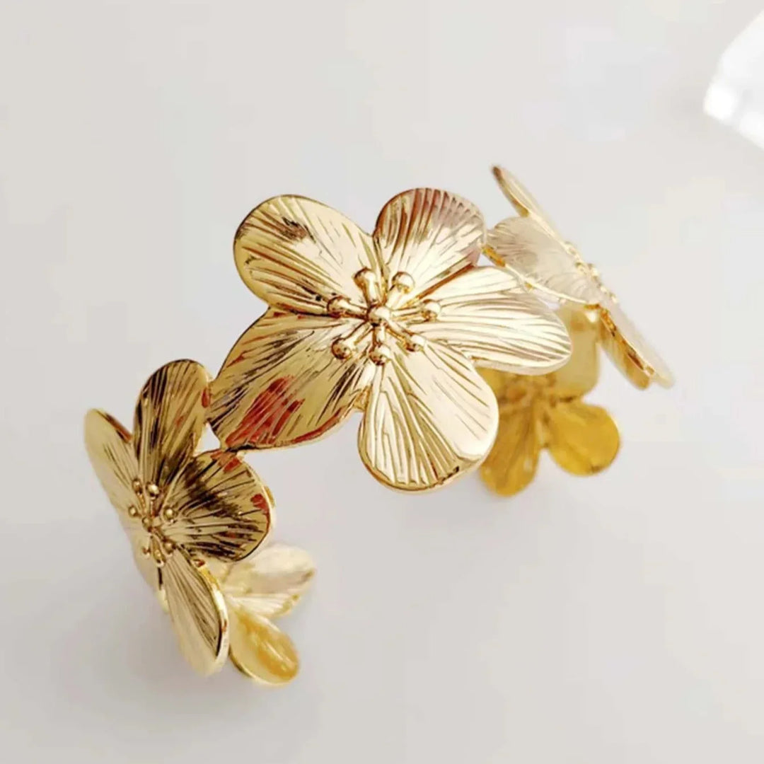 Blomstret gyldent armbånd