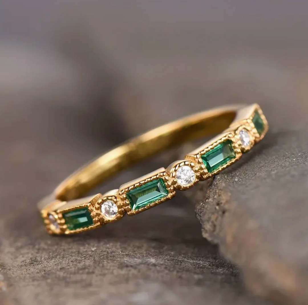 Vintage indlagt grøn zirkonia guldring