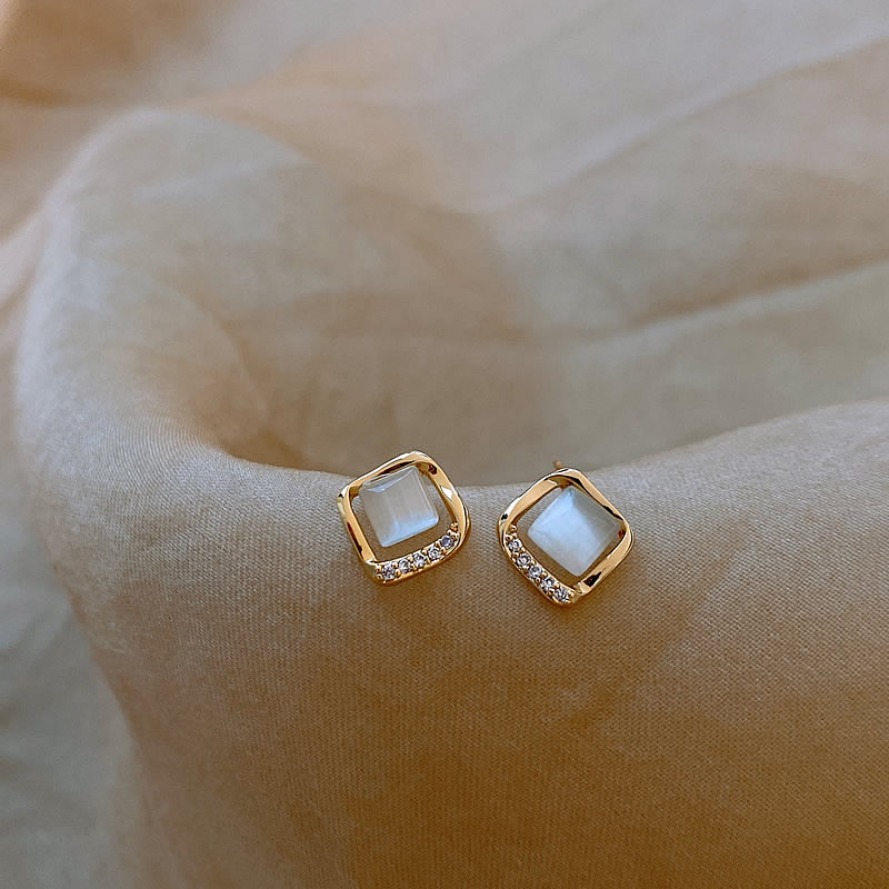 Elegante øreringe med guldmåne-kristal