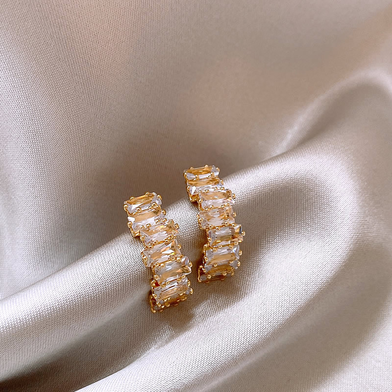 Elegante øreringe med zirkonia i guld