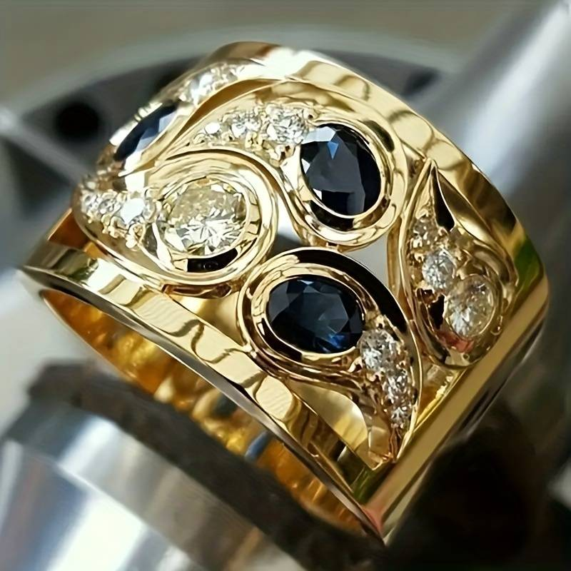 Vintage Ring med Gulddetaljer og Zirkonia