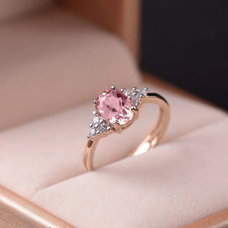 Elegant lyserød krystalring