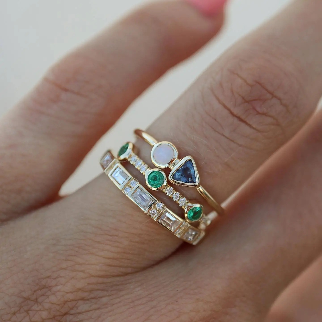 Vintage Ring med hvide og grønne opalsten