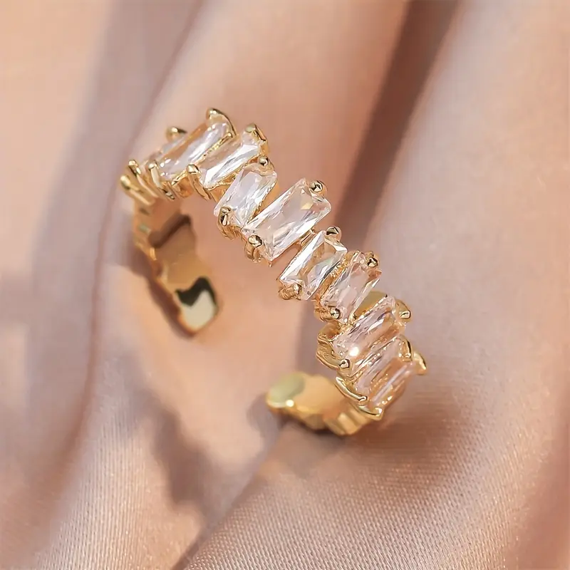 Guldring med hvidt glaskrystal