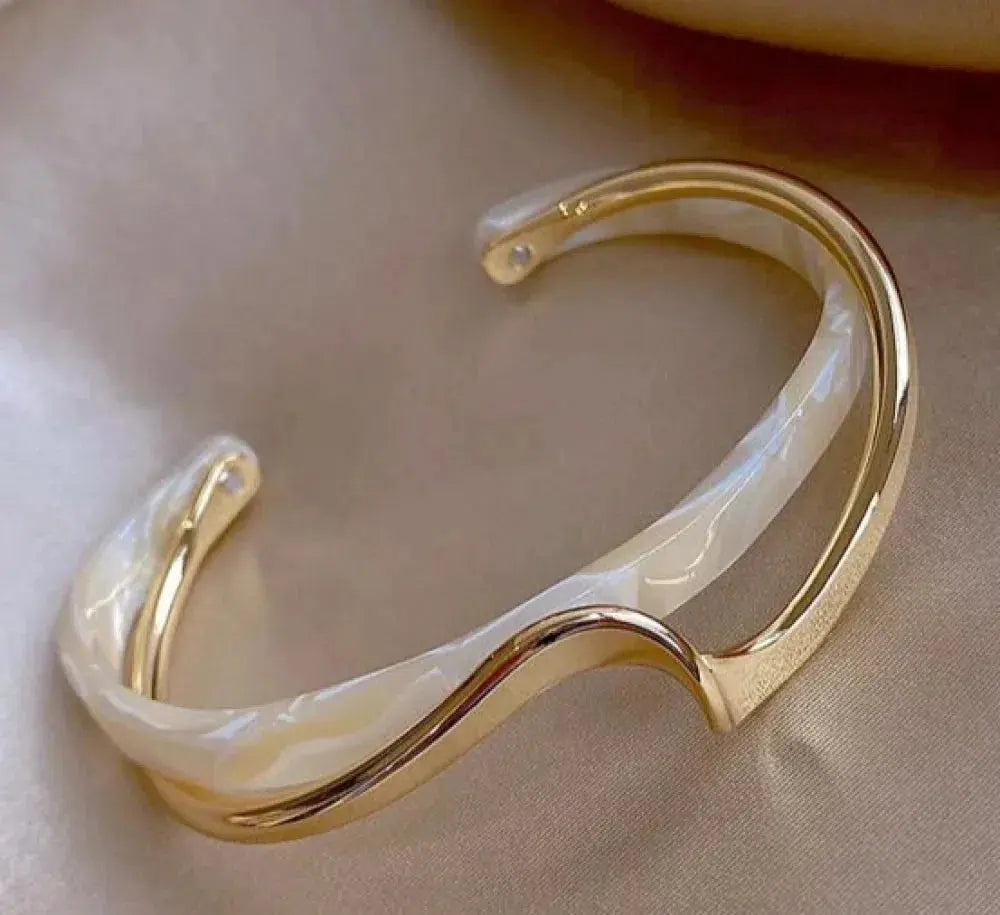 Hvid opal elegant guldarmbånd