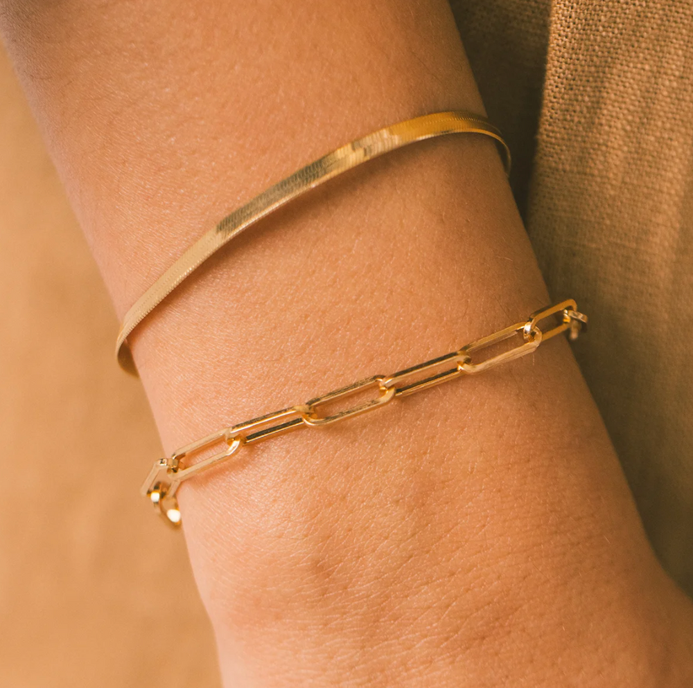 Eloise guld papirclips armbånd