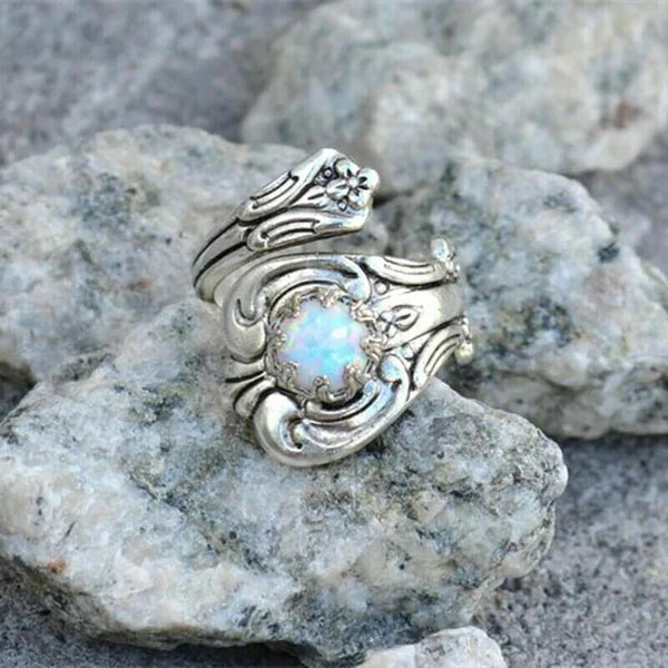 Hvid opal ske med justerbar ring