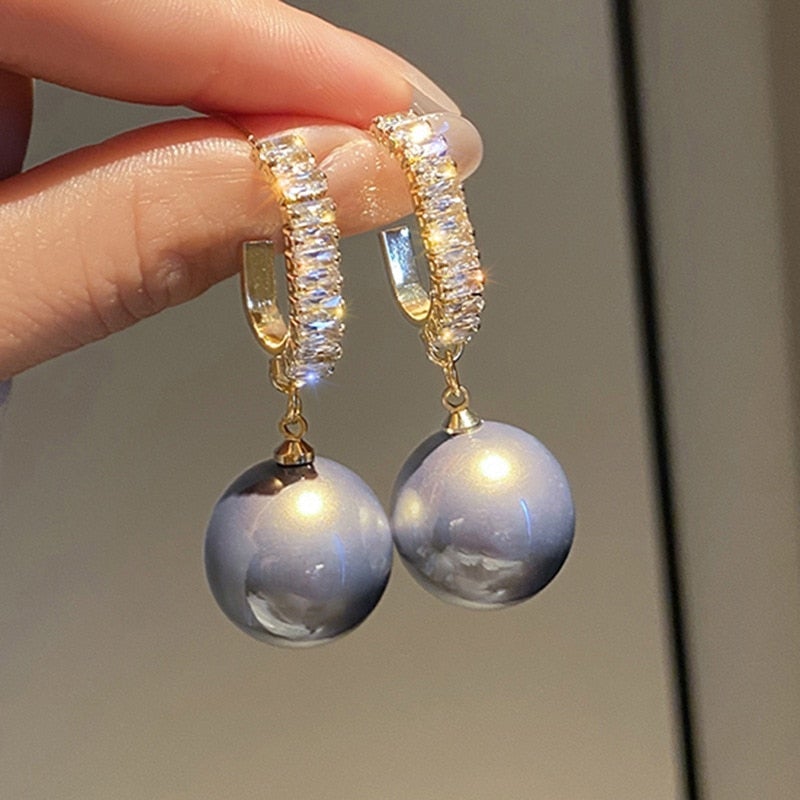 Luksuriøse øreringe med elegant perle og zirkonia